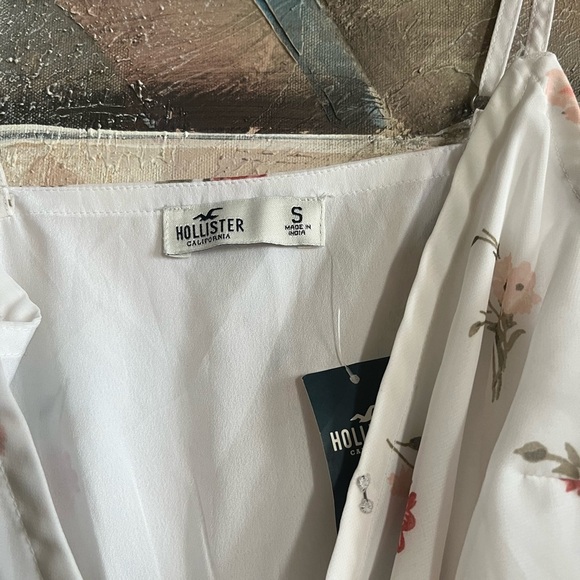 NWT HOLISTER Wrap Floral Dress - Picture 2 of 7